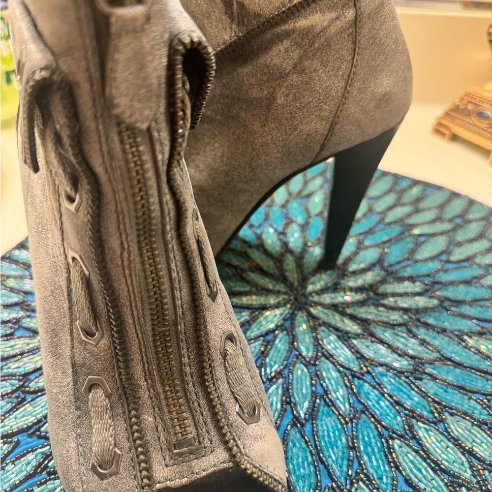 Stylish and edgy Gray Women's Boots
